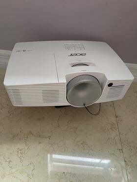 Acer X123ph Dlp White Projector With Black Celing Mount