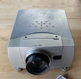 Canon Plc-xp55 Lv-7555 Sanyo Lcd Projector 4600 Lumens Working