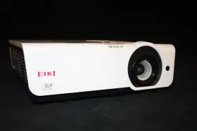 Ek-401 Eiki Wa 4600 Lumen Projector