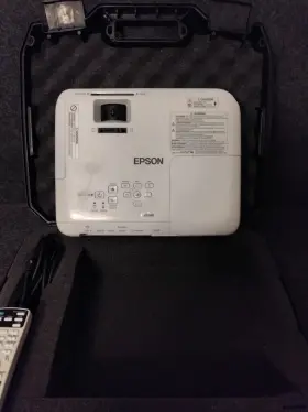 Vs240 Epson 010343922617 Projector Barely Used With Hard Shell Carrying Case