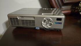 Epson 1755c-3lcd Powerlite 755c Emp-755 3lcd Projector With Remote And Power Cord