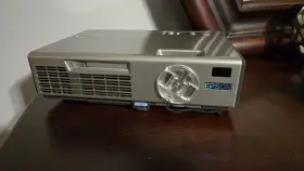 1755c-3lcd Epson Powerlite 755c Emp-755 3lcd Projector With Remote And Power Cord