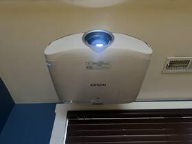 Epson 5050ub Used Home Cinema 4k Pro-uhd 3-chip Projector With Hd