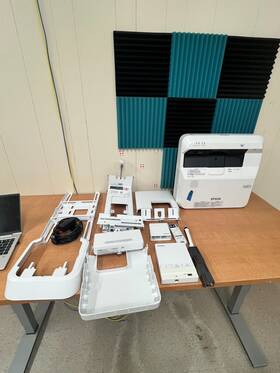 Epson 697ui Brightlink