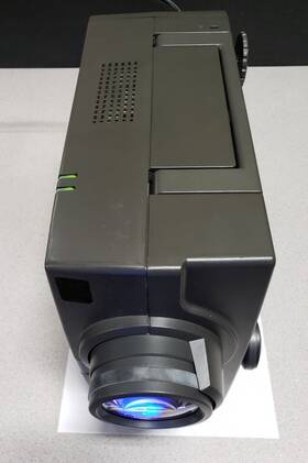 Epson Elp-7000 Vintage Power Lite 7000 Lcd Projector 400 Lumens With Remote And Carrying Case