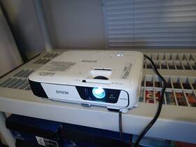 Epson Ex3240w Projector Ex3240w/ Wires 3 Power Cable Remote And Case