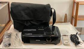 Epson Ex5210 Nice 3lcd Projector With Remote And Carrying Case - Lamp Hours