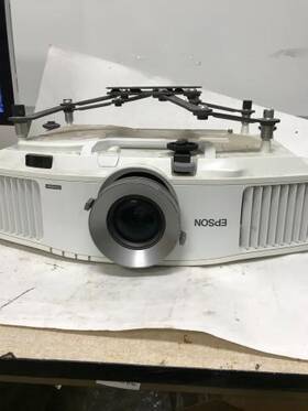 Epson H347a Lcd Projector Powerlite Pro G5650w 4 240 Lamp Hours Hdmi