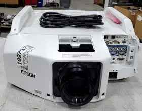 Z9870u Epson H611a Powerlite Pro Lcd Projector 547 Lamp Hours See Notes