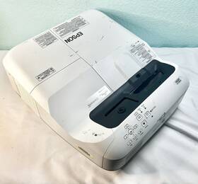 Epson H740a Lcd Projector 100-240v 50/60hz 3.8-1.7a 3lcd Brightlink 695wi