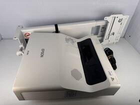 Epson H998a Brightlink Eb-725wi Wxga Used With Wall Mount 2247 Hours Read