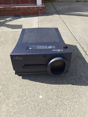 Fujitsu Lpf-8200 Projector Works