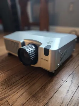 Wux645n Hitachi 1080p Projector Used