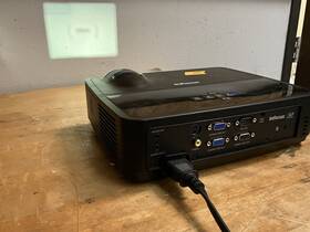 Infocus In112 Dlp Projector Portable 2700 Ansi Hd 1080p Hdmi Very Nice