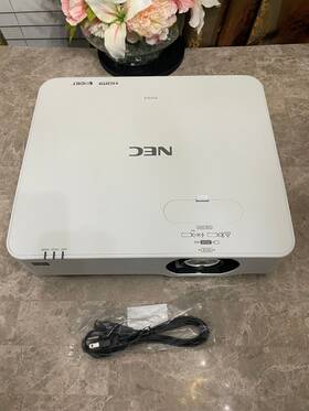 Nec Np-p525ul 5200 Center Lumen Wuxga Lcd Laser Projector 2638 Lamp Hrs