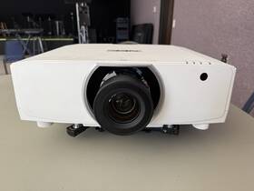 Nec Np-pa803u-41zl Projector And Lens Bundle