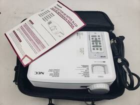 Nec Np100 Dlp Portable Projector 565 Lamp Hours - Has Case And Remote