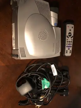 715h Optoma Ezpro Projector With Remote Bag And Multiple Cords. Unit Works Good