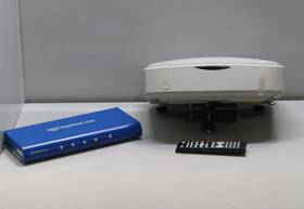 Optoma Zu500uste Laser Projector / 40x64 Inch Portable Screen 4-port Dp/hdmi Combiner Set