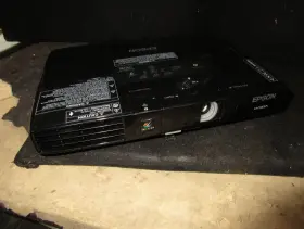 1761w Panasonic Epson Powerlite Wifi 3lcd Projector - Lamp Runtime 1000 Hours