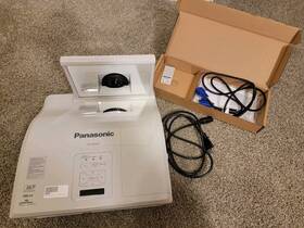 Panasonic Pt-cw330 Tested Dlp Wxga Short Throw Projector 3100-lumens 3d