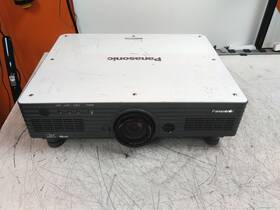 Panasonic Pt-d4000u Xga 4000 Dvi Vga Projector No Remote