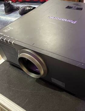 Panasonic Pt-dw830 Projector Large Format With 2 Lenses