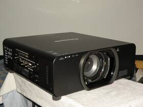 Panasonic Pt-dz10ku Large Venue Projector Dz10k 3 Chip Dual Lamp Nice Workable/
