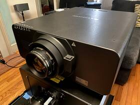 Panasonic Pt-dz16ku Projector Wuxga 16 000 Lumen Only 738 Hours Et-d75le1 Lens