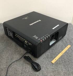 Panasonic Pt-dz870 Pt-dz870ulk Wuxga Large Venue Dlp Projector With Power Cord For Parts