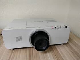 Panasonic Pt-ez570u Projector No Lamp Read Desc