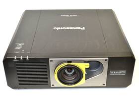 Panasonic Pt-frz55bu Pt-frz55bu7 5000-lumen Wuxga Short-throw Laser Dlp Projector No Box