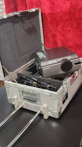 Panasonic Pt-lt557u 1500 Lumen Lcd Projector With Jelco Hard Portable Case