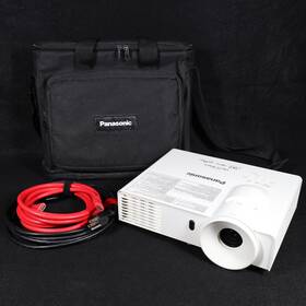 Panasonic Pt-lw271 Wxga Lcd Projector 323 Lamp Hours With Carrying Case