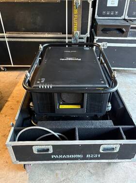 Panasonic Pt-rz31k Laser Projector Incl. Rental Frame Flightcase 31 000 Lumen