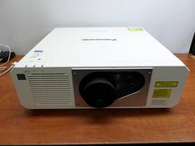 Panasonic Pt-rz570wu Wuxga Conference Room Projector