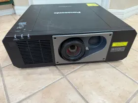 Pt-rz575u Panasonic Pt-rz575 Dlp Laser Projector Wuxga 27 343 Hrs Nice