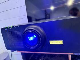Panasonic Pt-rz660lb Dlp Projector With Et-dle250 Long Throw Lens Only 291 Hours