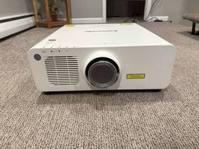 Panasonic Pt-rz660wu Pt-rz660 Dlp 6k Laser Projector With Standard Lens 1121 Hours