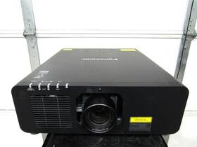 Panasonic Pt-rz670b Tested Dlp Wuxga Projector 6500 Lumens 23420 Lamp Hours