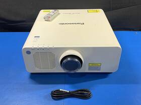 Panasonic Pt-rz670w Pt-rz670bu Laser Dlp Projector With Remote