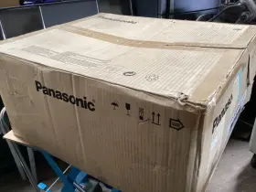 Pt-rz990lbu7 Panasonic 9400-lumen Wuxga Dlp Laser Projector -