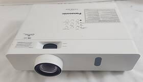 Panasonic Pt-vx420 Xga Lcd Projector No Accessories