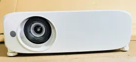 Pt-vz470 Panasonic Wuxga Ansi 4400 Lumen 803 943 And 1604hours Pre Owned