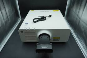 Panasonic Pt-z670w Pt-rz670w Wuxga Dlp Projector With Et-dle030 Lens 45 398 Hours Tested