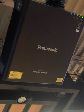 Panasonic Ptrz630 Pt-rw630b Wxga 720p Dlp Projector