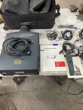 Proxima Dp5600 Desktop Projector With Remote Cables And Carrying Case. Tested