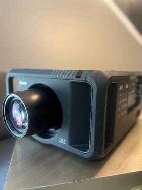 Sanyo Pdg-dht8000l Same As Christie Dhd800 Projector 8000 Lumens Works Great