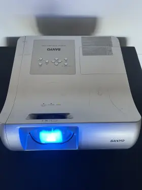 Plc-wl2503 Sanyo Projector - No Accessories Working Condition Plc-wl2503 Sanyo Projector - No Accessories Working Condition