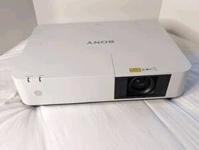 Sony Vpl-phz10 Data Laser Projector 3lcd With Remote Control 2253 Hours 5000 Lm